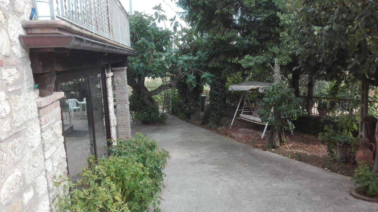 Вилла Agriturismo Cerquaglia Тоди Экстерьер фото
